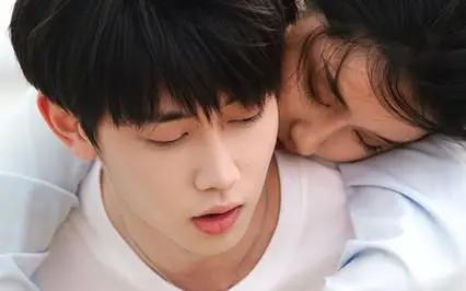 《捡了个霸总回家卖椰子》：当沙雕女主遇上高冷男神，啼笑皆非的爆笑追爱喜剧！